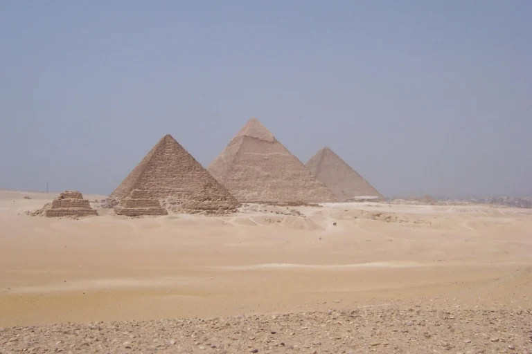 Unraveling the Enigma: The Mysterious Underground City Beneath the Pyramids of Giza